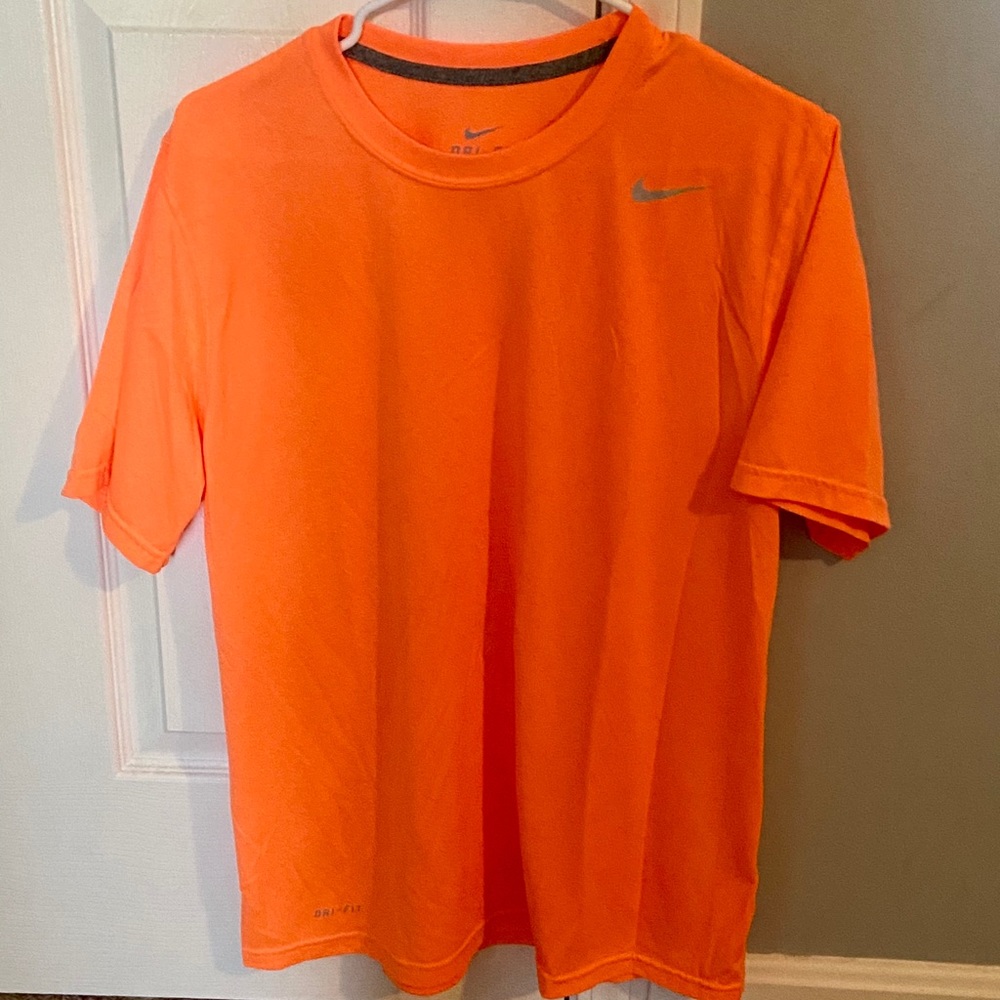 Like new Nike DriFit Medium shirt